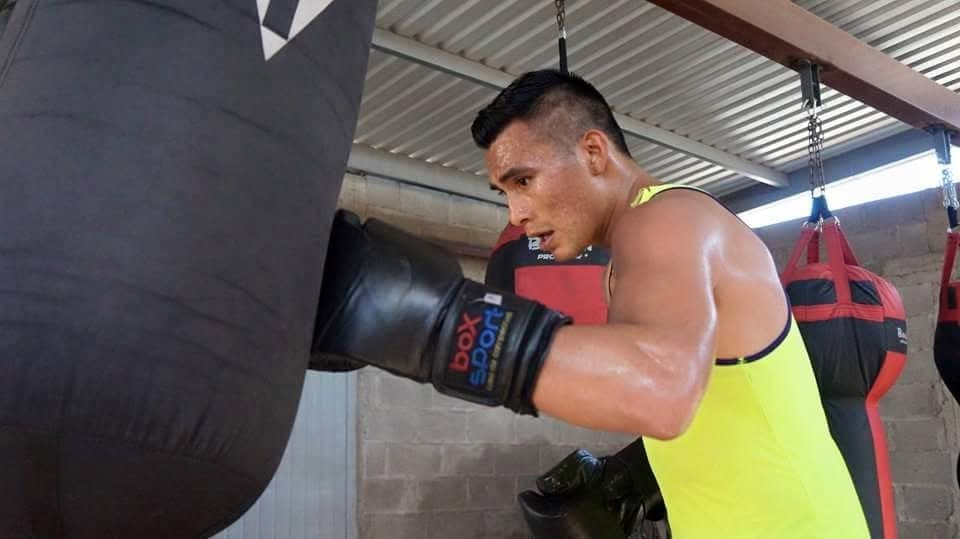 Entrenamiento de boxeo en el costal